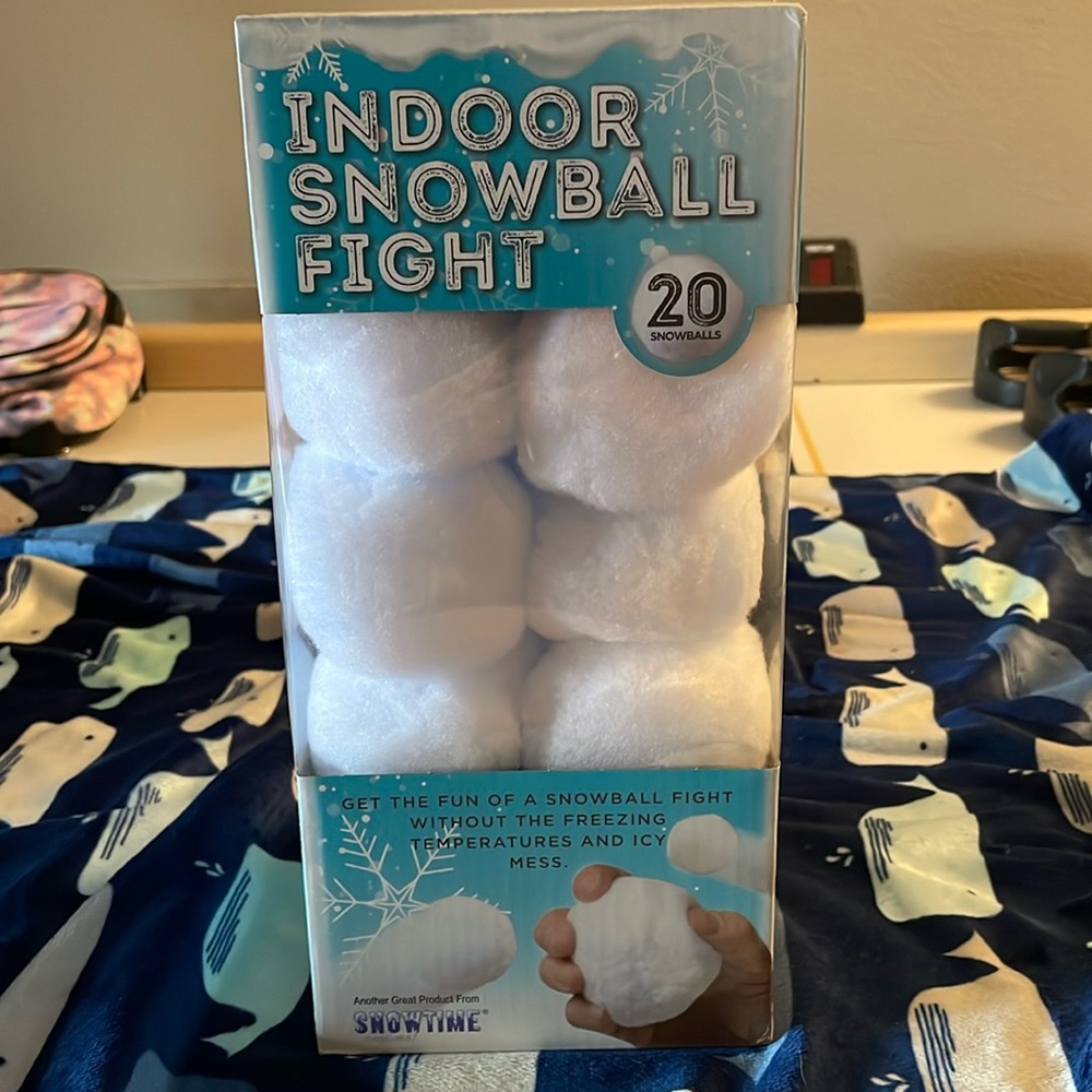 Indoor snowball fight with 20 snowballs